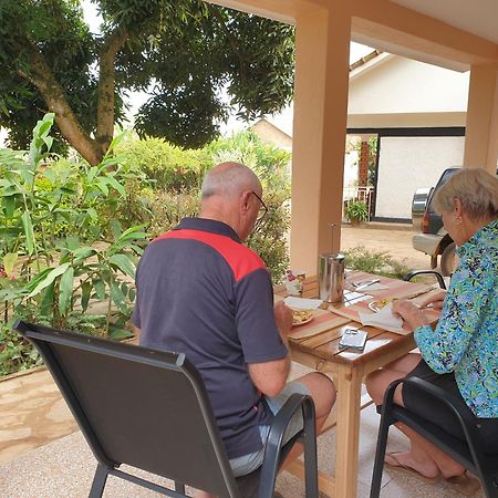 Alison & Dave'S Guesthouse عنتيبي المظهر الخارجي الصورة