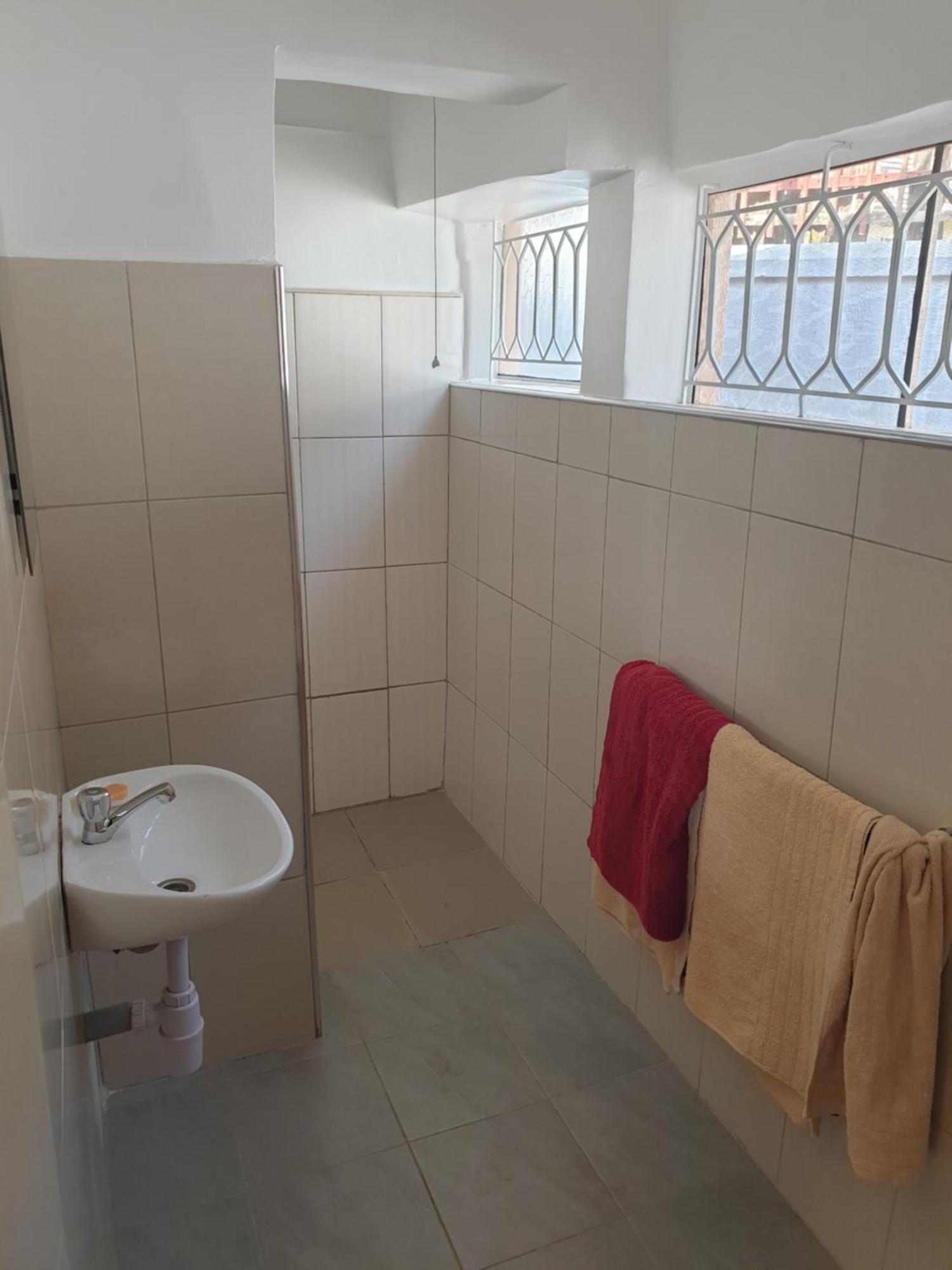 Alison & Dave'S Guesthouse عنتيبي المظهر الخارجي الصورة